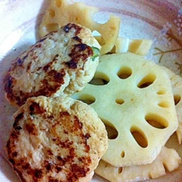 しょうが風味の鶏団子とレンコンの煮物